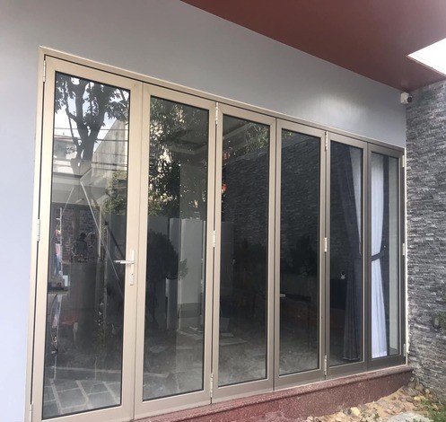 CỬA XẾP TRƯỢT 6 CÁNH GROBER MÀU VÀNG SÂM BANH